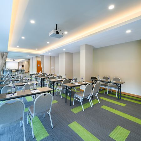 Holiday Inn Express Jakarta Matraman By Ihg Экстерьер фото
