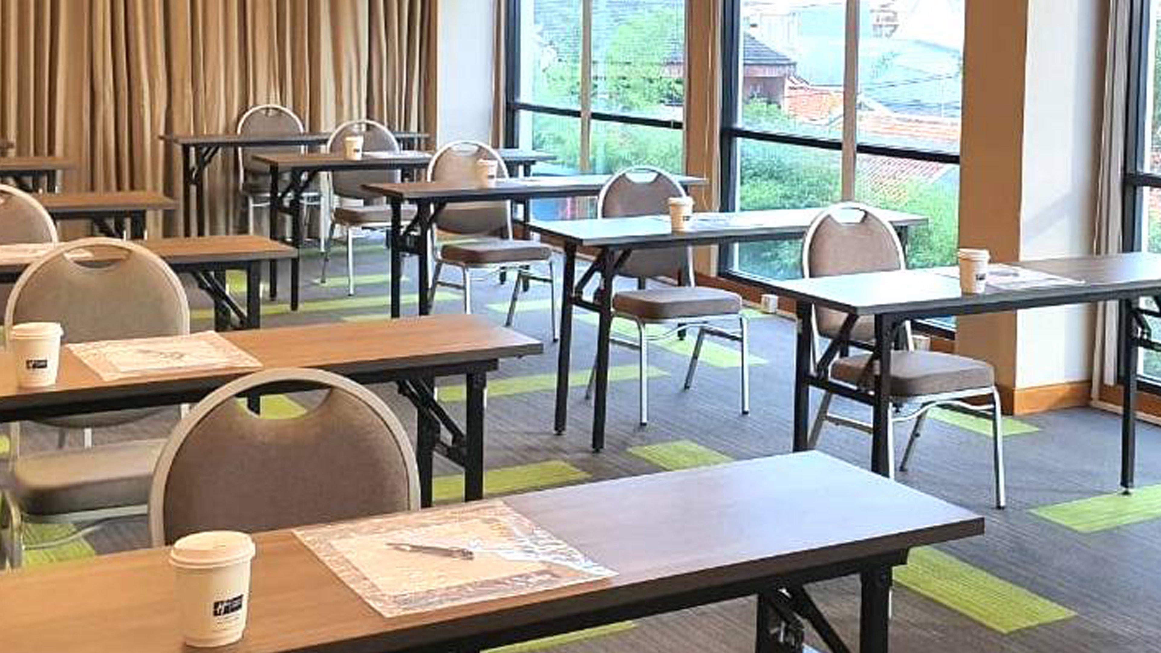 Holiday Inn Express Jakarta Matraman By Ihg Экстерьер фото