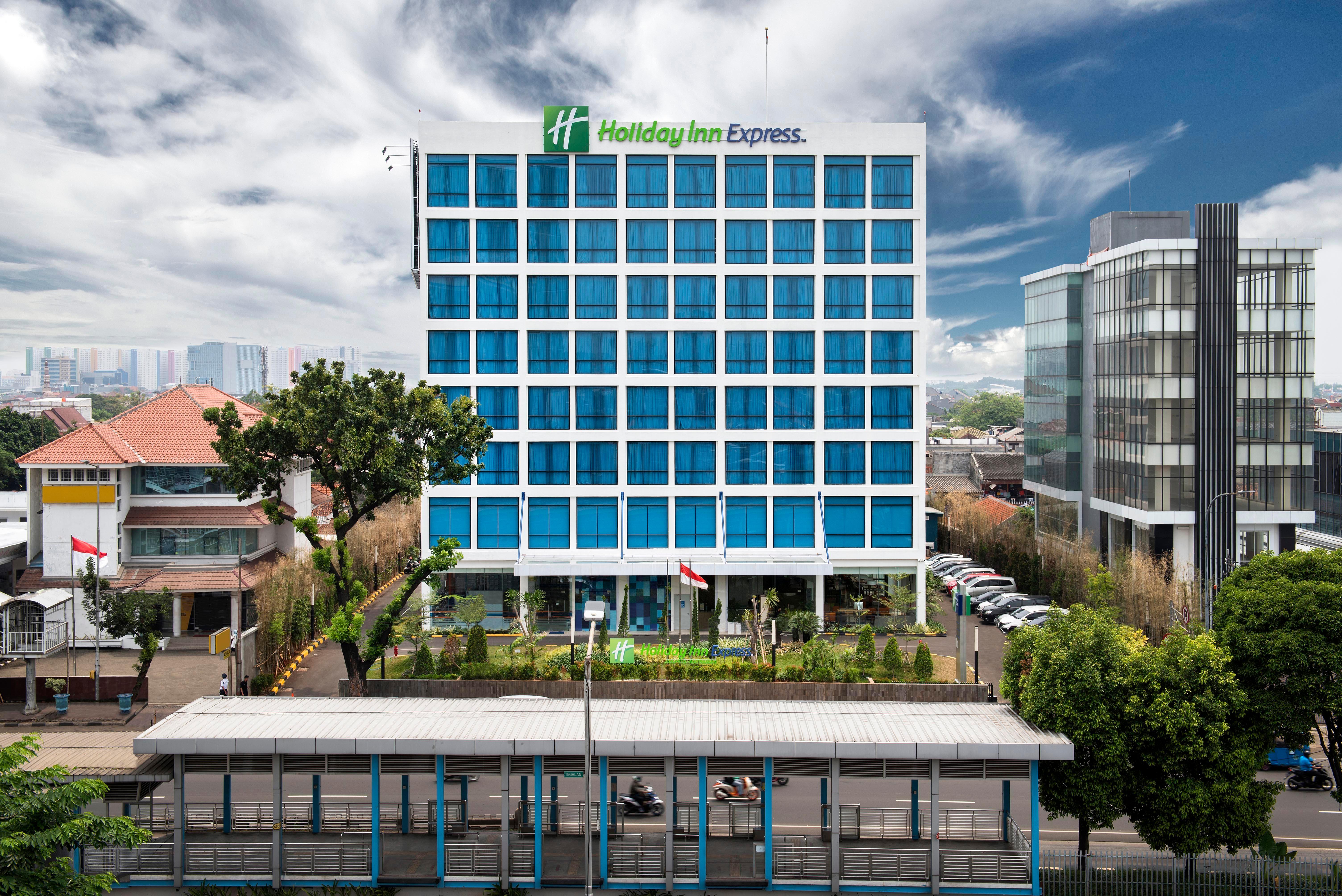 Holiday Inn Express Jakarta Matraman By Ihg Экстерьер фото