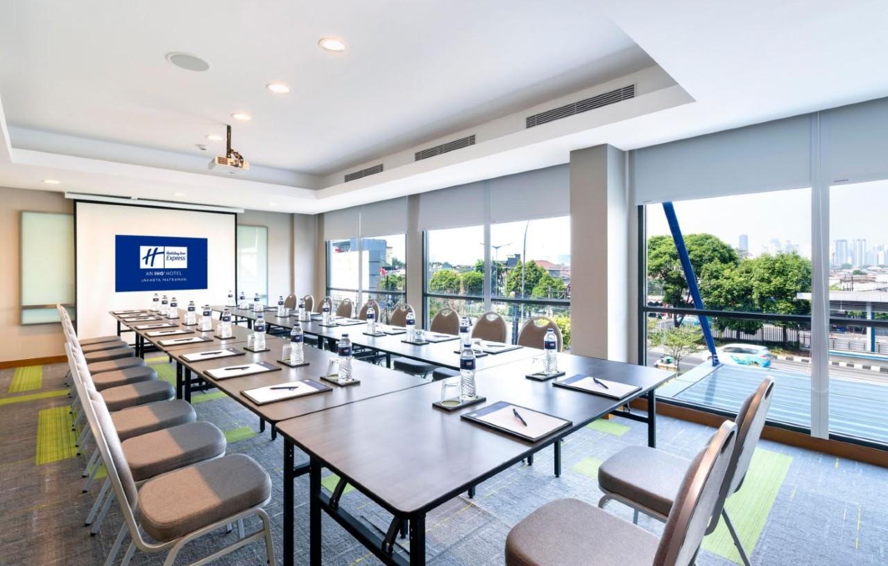 Holiday Inn Express Jakarta Matraman By Ihg Экстерьер фото